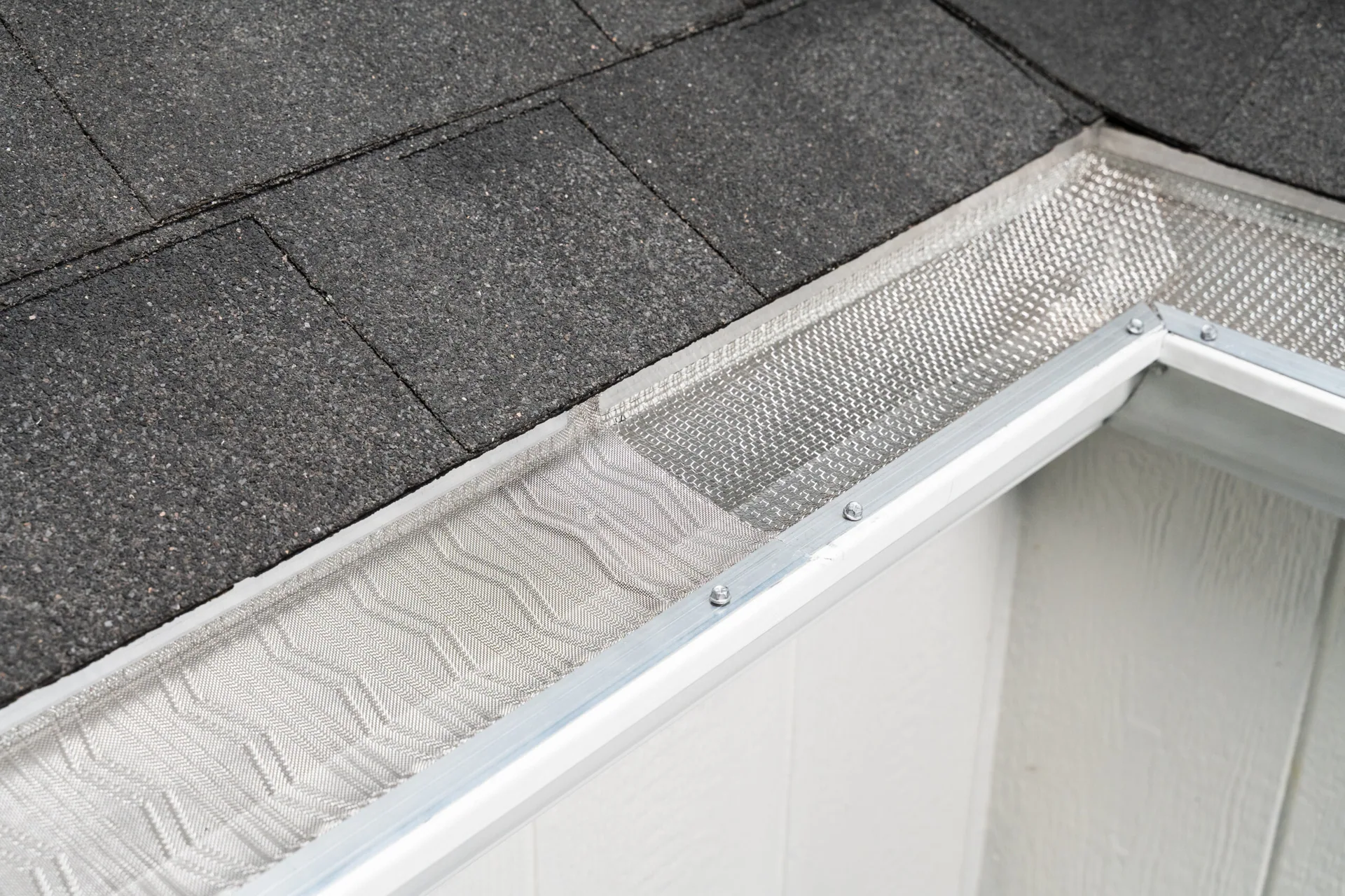 Stainless mesh gutter guard outside corner white gutter, Sanford